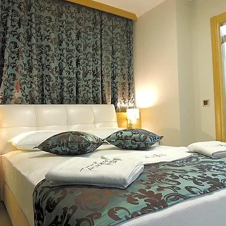 فندق Akcayhan 4*